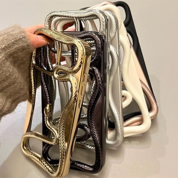 Electroplated hollow three-dimensional snake-shaped iPhone case with creative matte snake pattern